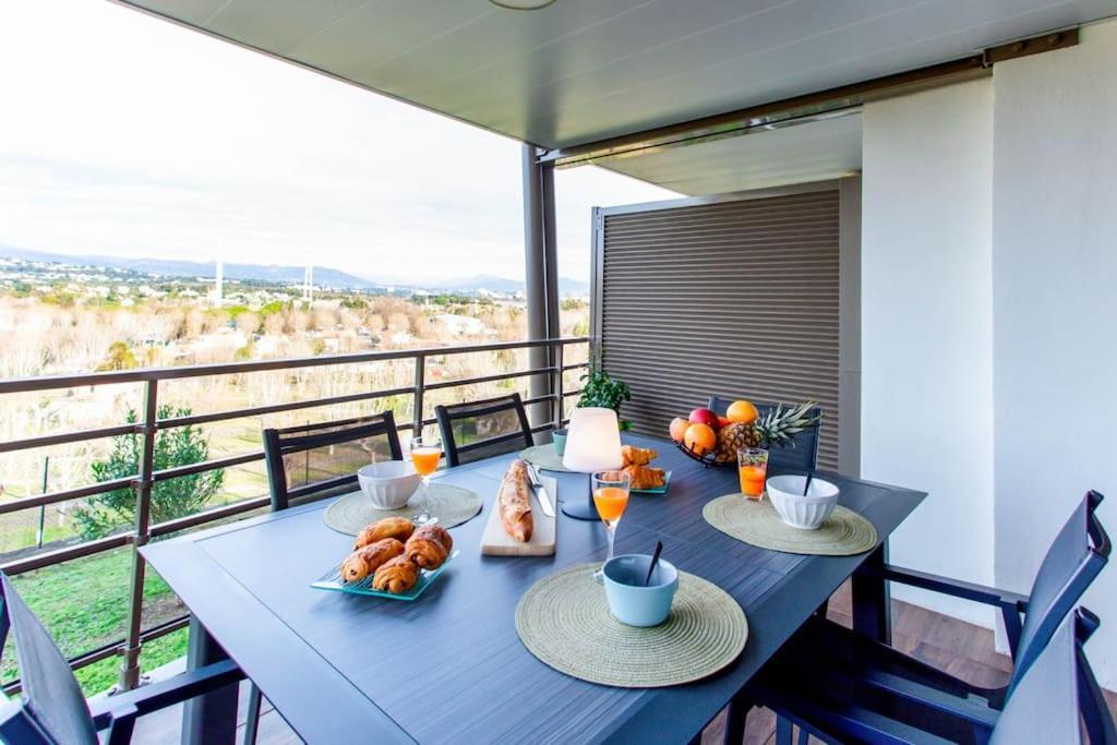 A7- 2 Bdr Sea & Mountain View - Ac, Parking, Pool & Terrace Apartment Antibes Exterior photo